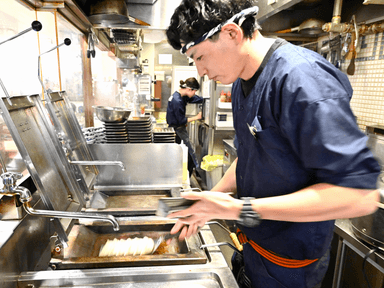 豊富なマネジメント経験を正当に評価。マネージャーになれば月給49.8万円以上も可能です。