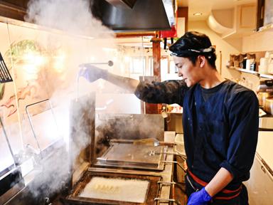 豊富なマネジメント経験を正当に評価。マネージャーになれば月給49.8万円以上も可能です。