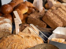 全国に８０店舗を展開する企業ならではの、充実した福利厚生や労働条件のもとで働くことが可能です。