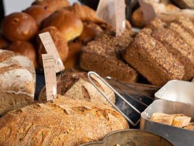 全国に８０店舗を展開する企業ならではの、充実した福利厚生や労働条件のもとで働くことが可能です。