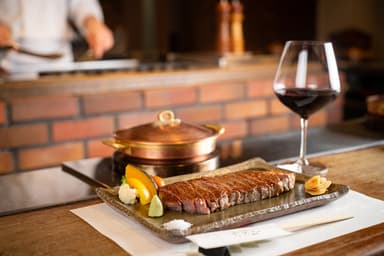 国産ブランドである近江牛を扱う専門店で、素材への深い知識と本物を見極める確かな審美眼が養えます。