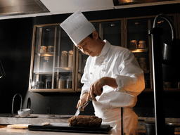 地元食材を活かした料理を届ける、日本料理店と洋食・ブッフェレストランで調理スタッフ募集！