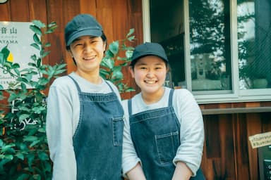 スタッフ同士の仲も良く、チームワークで楽しくお客様をお迎えしています！