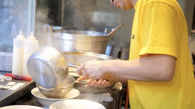 二郎系インスパイアの人気ラーメン店『豚ギャング』で、店長候補を募集中！