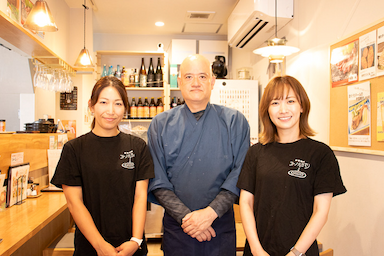 当店の強みは、全国100台以上の大型トラックを保有する運送会社が母体であることです。