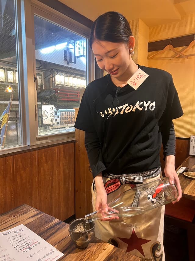 良い店をつくるのは、日々の気配りとチームの力！接客に向き合いながら店づくりにも関われる仕事です。月8～9日休み・昨年賞与実績80万円で、無理なく長く続けられる