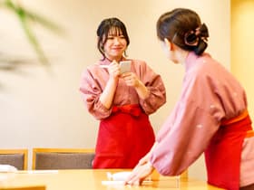 お客様の笑顔を創る！ホスピタリティを極める正社員募集。