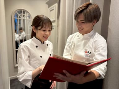 神戸・大阪エリアの複数店舗にて店長候補を募集しています。