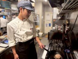 神戸・大阪エリアの複数店舗にて店長候補を募集しています。