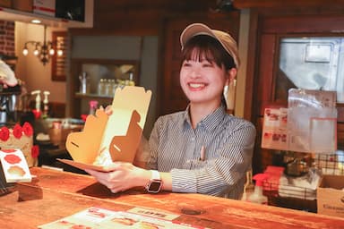 『GRANNY SMITH APPLE PIE & COFFEE』でサービススタッフを募集。