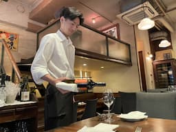 「FUNGO DINING」にて、ホールサービススタッフを募集しています。