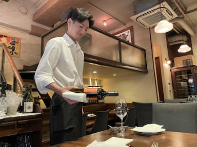 「FUNGO DINING」にて、ホールサービススタッフを募集しています。