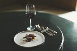 長崎の厳選された地元食材を使い、洋食や王道イタリアンの技法を駆使した高単価なコース料理を習得できます