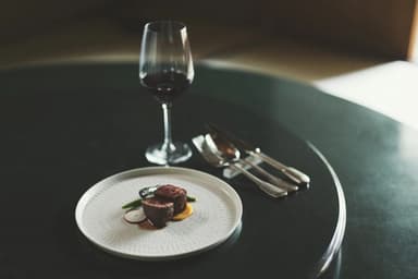 長崎の厳選された地元食材を使い、洋食や王道イタリアンの技法を駆使した高単価なコース料理を習得できます