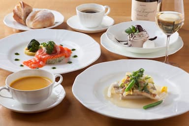 地元食材×フレンチ。白川郷ならではの一皿を─ 山の恵みや旬の味覚を活かしたメニューが魅力！