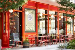 フランス・パリの街角を彷彿とさせる、あたたかみあるお店。