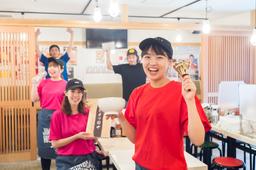 スタッフみんなで“お店をつくる”感覚が味わえる職場です。