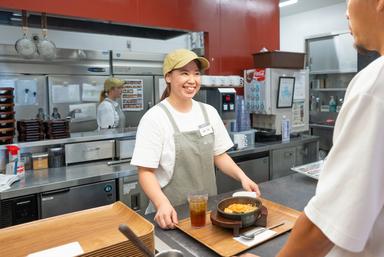盛りつけや彩りにもこだわる、カジュアル韓国料理ブランド。