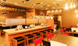 各店舗に複数の社員を配置する体制のため、急な欠員への対応や休日出勤が発生せず、安定して働けます。