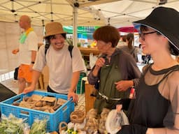 笑顔の絶えないシェフと、明るいスタッフが皆様をお待ちしています！