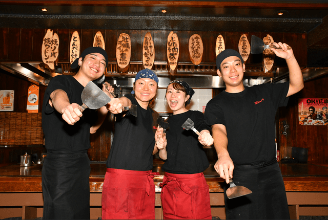 【月給35万～／年休110日】飲食経験を活かして安定生活へ！百名店選出の成長企業で無駄な残業ナシ！自分のアイデアが店舗運営に活きる☆他にはない福利厚生多数☆