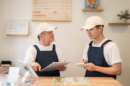 自身の現場での判断や工夫を生かし、ブランド軸にプラスαの色付けを行い、よりよい店舗運営が可能。