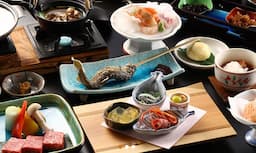 当館では、信州産の食材をふんだんに使った季節替わりの会席料理を提供しています。
