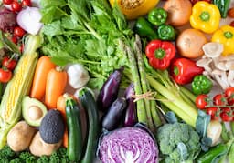 自社農場で育てた有機野菜。豊かな味わいが料理の主役に。