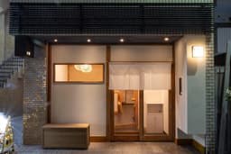 六本木という洗練されたエリアの店舗で、質の高い接客スキルと店舗経営のノウハウを深く習得できます。