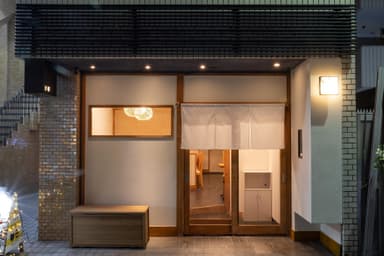 六本木という洗練されたエリアの店舗で、質の高い接客スキルと店舗経営のノウハウを深く習得できます。