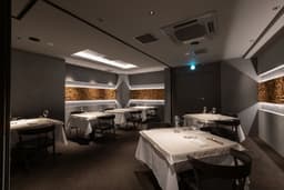 西麻布という洗練された立地で、本物志向のお客様へ向けた質の高い接客スキルと運営ノウハウを磨けます。