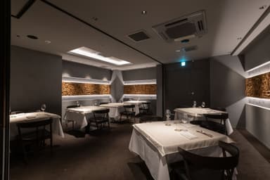 西麻布という洗練された立地で、本物志向のお客様へ向けた質の高い接客スキルと運営ノウハウを磨けます。