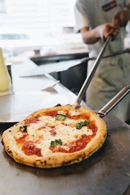 店舗スタッフ募集★昇給･まかない･食事補助あり♪