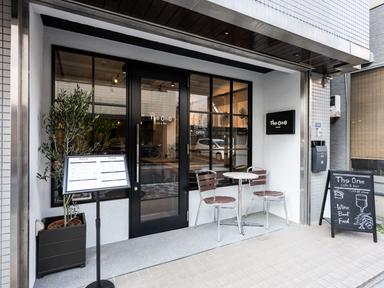 モデルや業界人も訪れる、大人の隠れ家で腕をふるう。料理が誰かの会話のきっかけになる瞬間も。