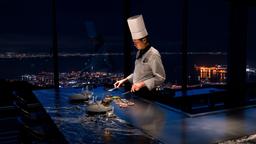 六甲山サイレンスリゾート内のカフェテリアと空のダイニングでの勤務となります