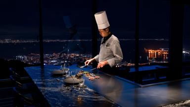 六甲山サイレンスリゾート内のカフェテリアと空のダイニングでの勤務となります