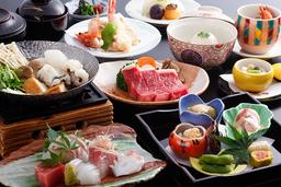 宴会や法事、同窓会など。お客様にとって特別な一日を、チームみんなでつくりあげています。