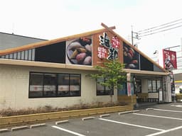 寿司の握りや魚の扱い方を基礎から丁寧に指導。未経験からでも一生モノの調理技術を身につけられます。