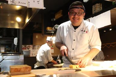 熊本・天草から届く旬の魚介を活かした料理で、地元の魅力を発信。