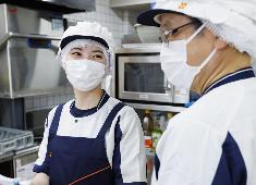 チームで連携しながら、毎日「おいしい食事」を届けています。