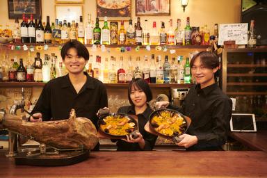 全国大会で幾度も優勝した名物のパエリアなど、本格的なスペイン料理の技術を学べます。