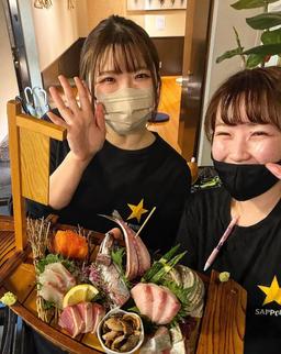 スタッフみんなで協力しながら、今日も元気に営業中！―チームの仲の良さが自慢の職場です。