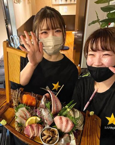 スタッフみんなで協力しながら、今日も元気に営業中！―チームの仲の良さが自慢の職場です。