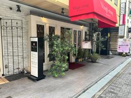 特別な日に選ばれる老舗フレンチで、演出とチームを導く副店長候補を募集！