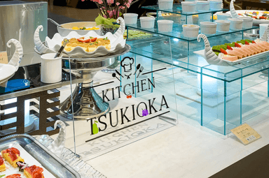 ライブキッチンでの料理提供を通じて、お客様の反応や喜ぶ笑顔を間近で実感できるやりがいがあります。