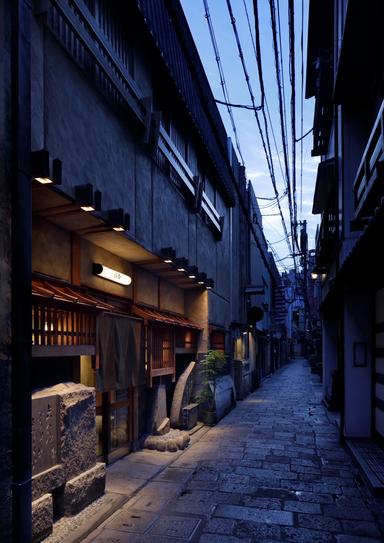 月給35万円～！法善寺横丁の高級焼肉店で店長候補を募集！