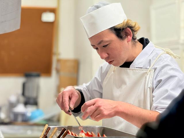 【長く働ける環境／残業代別途支給／年間休日105日】手当充実◎カフェやレストラン、宿泊施設など多業態で調理に挑戦！丁寧な研修で安心スタート◎