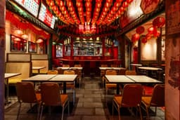 現代美術家が手がける独自の世界観を持つ店舗で、感性を刺激されながら働くことができます。