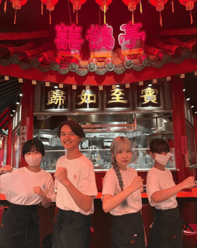 村上隆がプロデュースする話題の町中華『囍鵲亭』でホールスタッフを募集。