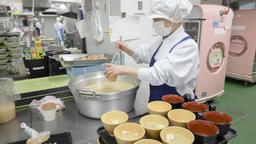 ひとつひとつ丁寧に、患者様の元へ届けるお食事。